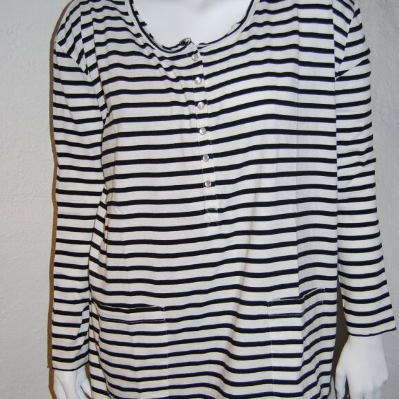 JUST FEMALE - STRIBET BLUSE M. KNAPPER