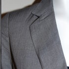 GRÅ BLAZER M. KNAP