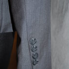 GRÅ BLAZER M. KNAP