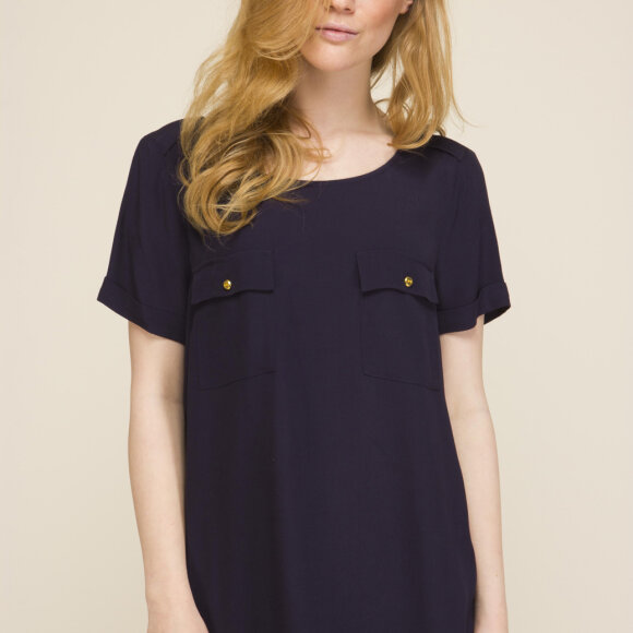 BLUSE M/LOMMER M/GULDKNAP