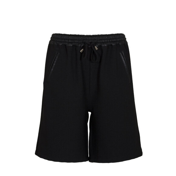 JUST FEMALE - TAO LANGE SORTE SHORTS