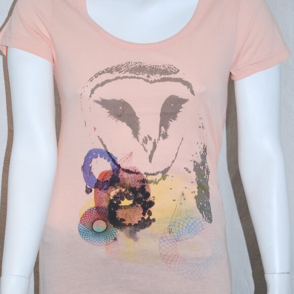PUDDERFARVET T-SHIRT MED UGLE