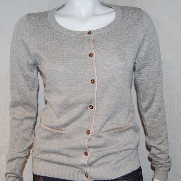 GRÅ STRIK CARDIGAN