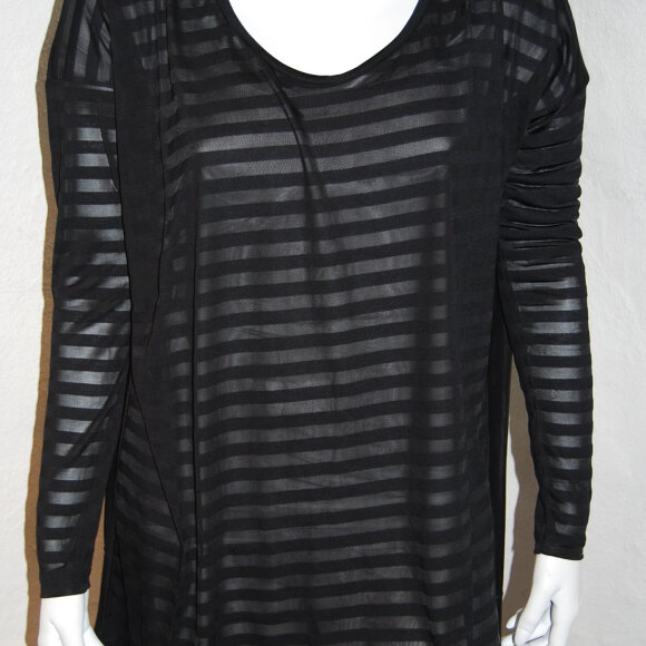 JUST FEMALE - SORT BLUSE M. STRIBER