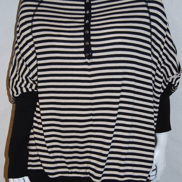JUST FEMALE - SORT/ECRU OVERSIZE STRIK