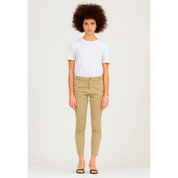 IVY COPENHAGEN - KHAKI KARMEY CHINO