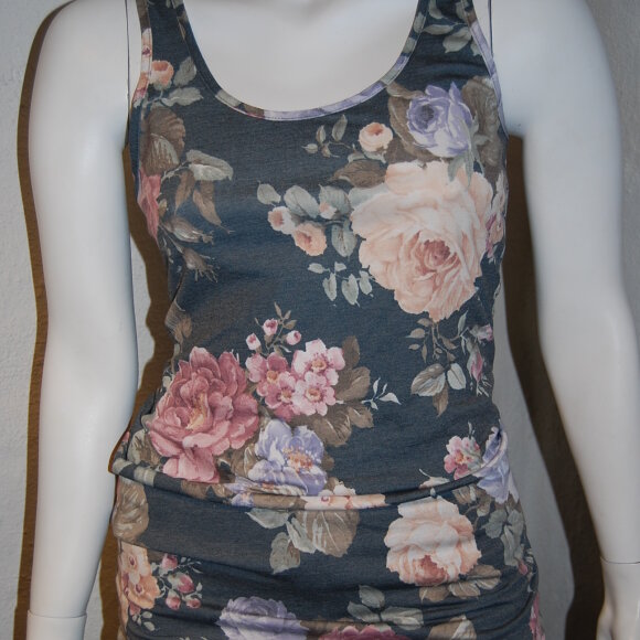 JUST FEMALE - BLOMSTRET LANG TOP
