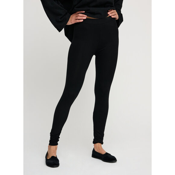 MOSHI MOSHI MIND - BLACK SMOOTH LEGGINGS