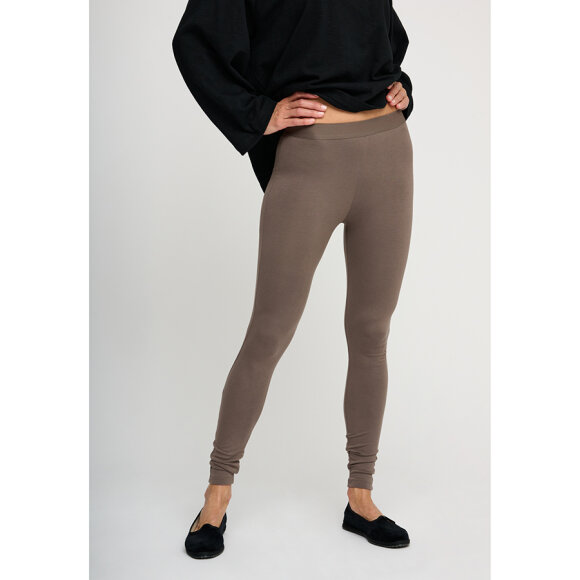 MOSHI MOSHI MIND - DARK TAUPE SMOOTH LEGGINGS