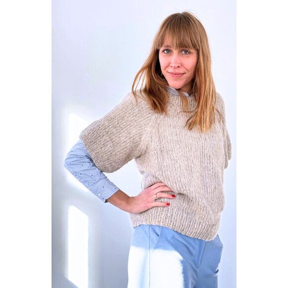 COFFEE BEANIES - SANDY IDA SHORT SLEEVED FLUFFY