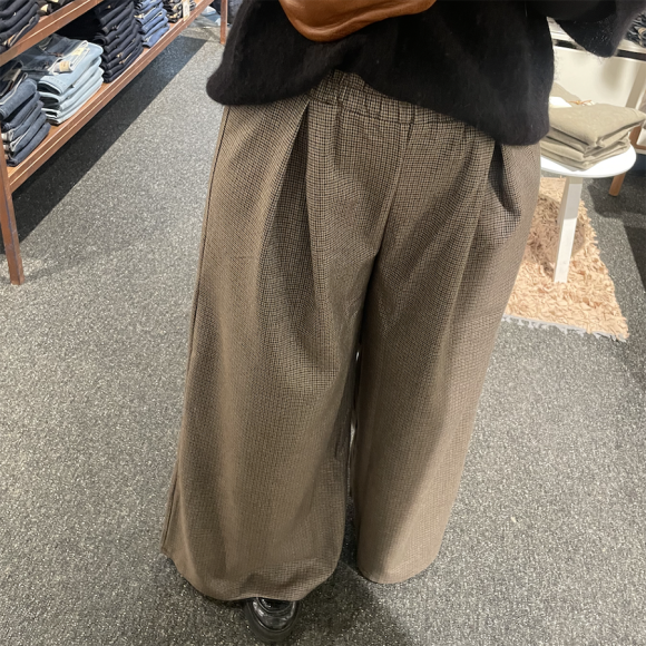 AMAZE CPH - BROWN CAROLINE