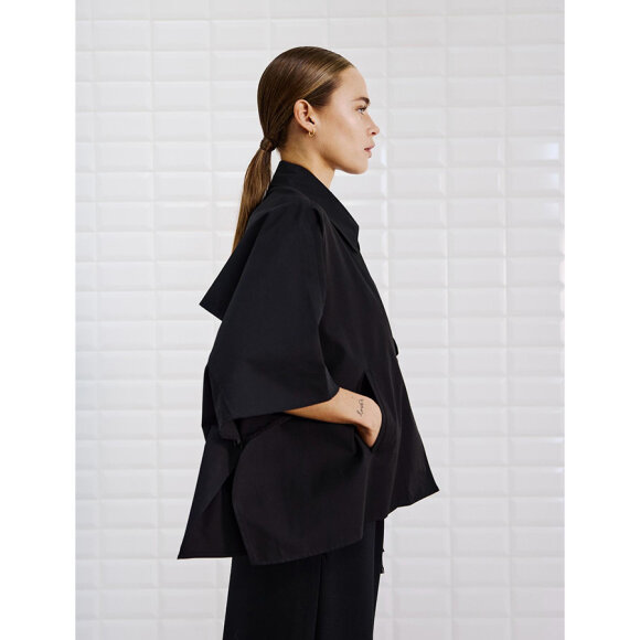 WITHBLACK - BLACK WBLMEDUSA TRENCH CAPE