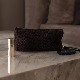 BY LOHN - CHOCLATE PETRA STRIKKET CLUTCH