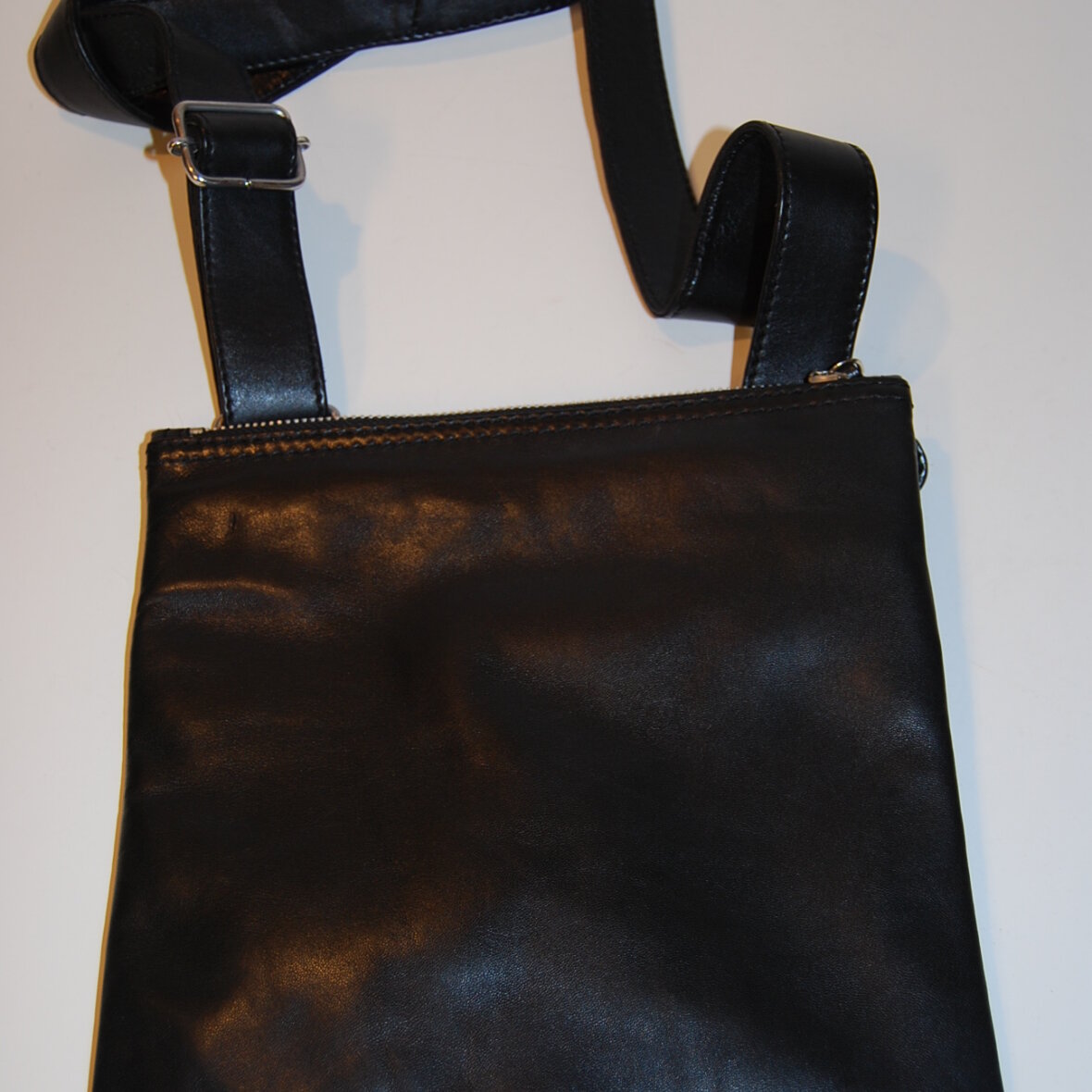 Smuk kvinde ring Merchandiser SCHELDE | GIV-GAVER.DK - TASKER - ON STAGE - SORT TASKE BAG 24