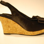 ILSE JACOBSEN - SORT SATIN SLINGBACK WEDGE