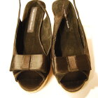 ILSE JACOBSEN - SORT SATIN SLINGBACK WEDGE
