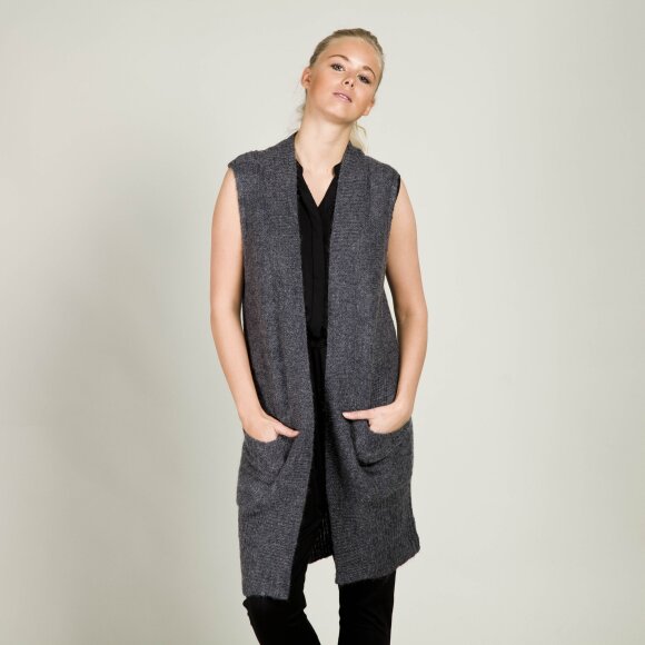 LANG GRÅ VEST